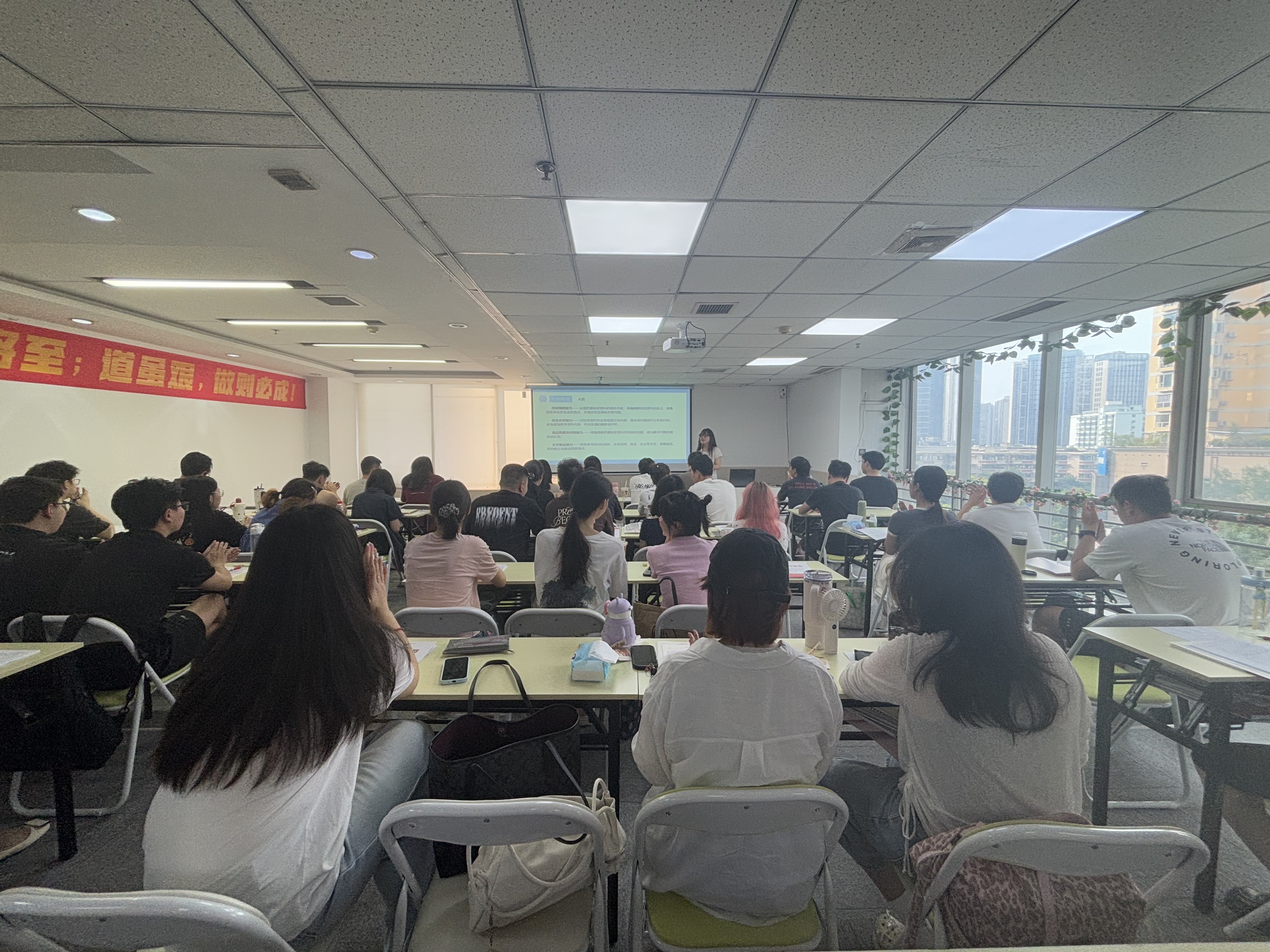 暑假班开课中.jpg